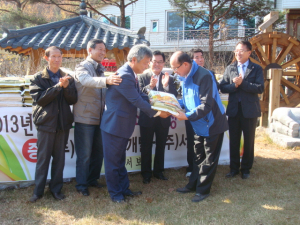 독지가의 사랑의 경로잔치와 쌀전달