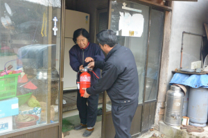 문경소방서 오지마을 소화기 보급