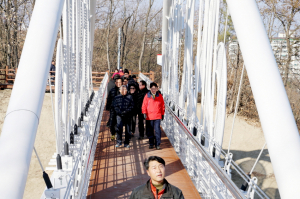 안동시 강남동 등산로 연결교량 개통