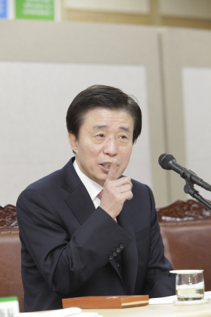 김범일대구시장  대구시민들에게  '신뢰'와사랑을  받을 수 있는  '지방공기업'이  되도록획기적인  혁신 방안 마련 해라 강력 주문