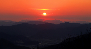 도시를 품은 희망찬 새해 첫 일출 보러  앞산에 가자
