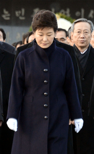 <종합>朴대통령, 현충원 참배로 새해 첫 일정 시작 
