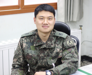 육군 중위, 열차 선로 떨어진 50대 구해