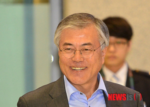 문재인, '사회적가치 기본법' 추진…대외활동 재개 