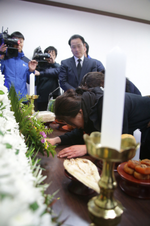 코오롱, 경주리조트 사고피해 낮은 보상한도 설정논란 / 코오롱 경주 마우나오션 리조트 人災가 大慘事 불렀다 / 집떠난지 하루도 안돼 사늘한 시신돼 엄마품에 안겼다