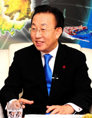 김관용 경북지사 3선 항해 돛올려
