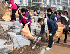 수성고산1동 주민센터 새봄맞이 대청소 전개