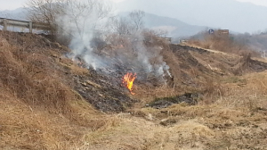 효과없는 논밭두렁 소각 산불위험만 커