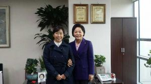 여성 우선 추천하라 강력 메시지