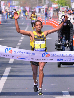 2014 대구국제마라톤대회 1위 영광의 얼굴