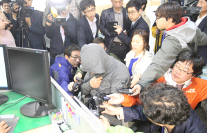 선장 소환 조사 “죄송하다”…다른 질문엔 ‘묵묵부답’  