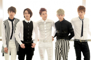 다섯 꽃미남 JJCC, 성룡과 함께 출사표 '첨엔 다 그래'