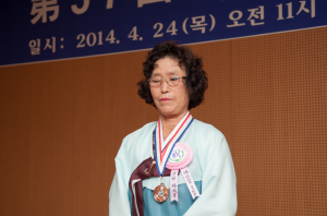 청송 진보면 임성자씨 보화상 효행상 수상
