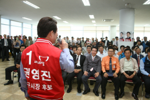 권영진 캠프, 줄 잇는 지지선언에 즐거운 비명