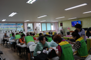 그녀들이 내미는 사랑의 손길