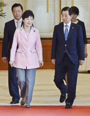 朴대통령, 한민구 국방부 장관 공식 임명 
