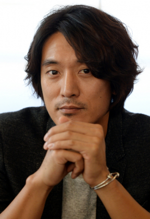 김민준, 이번에는 가운뎃 손가락 욕