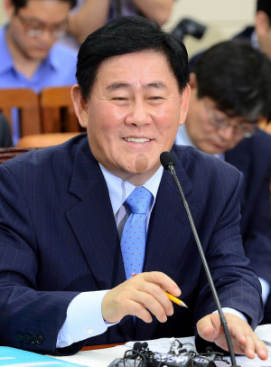 최경환 청문회…與'정책' 野 '도덕성' 검증주력 