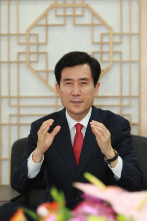 “공직자는 시대정신 읽을 수 있는 지성 필요”