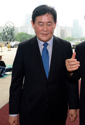 野, 최경환 취임사 비판…