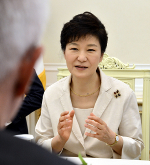 朴대통령, 오늘부터 휴가…국정구상에 관심 