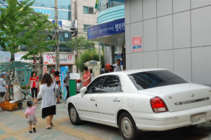 대구 서구, 평리1동주민센터 앞 불법주차로 '몸살'