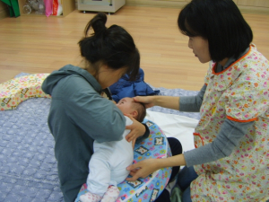 엄마가 아기에게 주는 최고의 선물