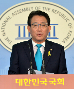 새정치, 김관진 안보실장 사퇴하라