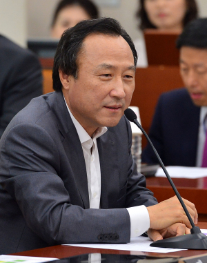 軍 신뢰 끝없이 추락