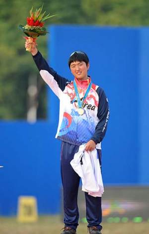 4년만‘세계 新’양궁 김우진 체전 MVP