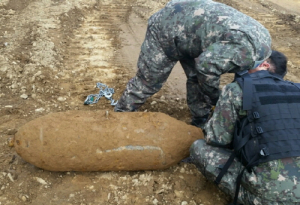 대구 금호강 주변 공사현장서 대형 포탄 발견