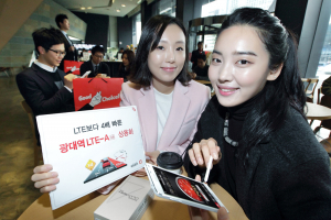 KT, 3밴드 LTE-A '갤럭시노트4' 내일 출시…95만7000원 