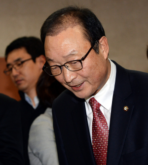 與송영근, 병영혁신특위 사임