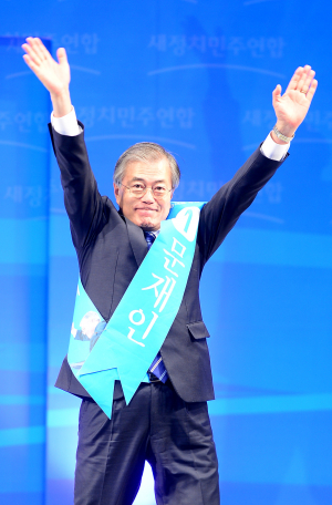 문재인, 접전 끝 새정치연합 당권 쟁취