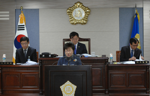 군위군의회, 수도권 규제완화 중단촉구 결의문 채택