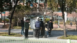 금연… 흡연자 길거리 내몰아