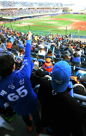 프로스포츠, 흥행 봄날 오나…야구·축구 인기몰이 중 