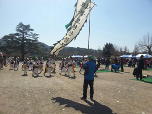 풍년·화합의 기운 윷가락에 담아 던져 보세~