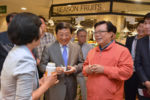 이동필 농림부 장관, 대백프라자 방문