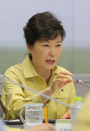 박대통령 “방역대책본부 전문가에 전권 부여”
