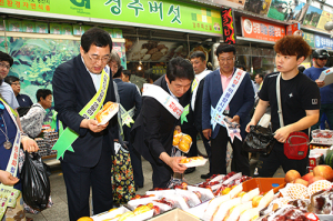 경북도, 전통시장 장보기로 민생경제 살리기 나서