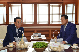 김영만 군위군수, 경북지사와 면담