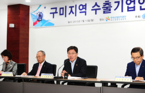 윤상직 산업부장관‚ 수출경쟁력 강화 대책 약속