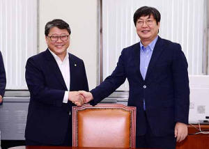 여야 회동…추경·국정원 현장검증 ‘신경전’ 예상