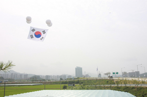 한국도로공사, 대형태극기 게양