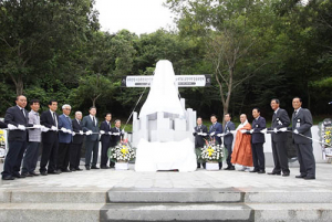 포항, 한국전 미군폭격사건 희생자 위령탑 제막식