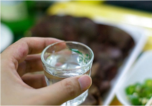 소주 한 잔 64 칼로리 밥 반공기…다이어트 포기? 