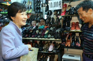 朴대통령 ‘나홀로’ TK방문 술렁이는 여권…파장 확산 