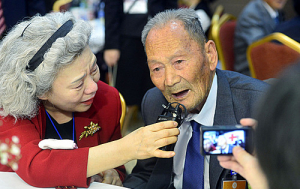 '딸에게 바친 노래 선물'…이산가족 내일 또 '생이별' 