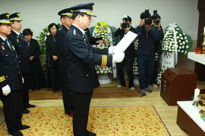 故 이기태 경위 1계급 특진·공로장 헌정